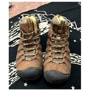 Keen Voyageur Mid Hiking Boots. Size Women’s 10